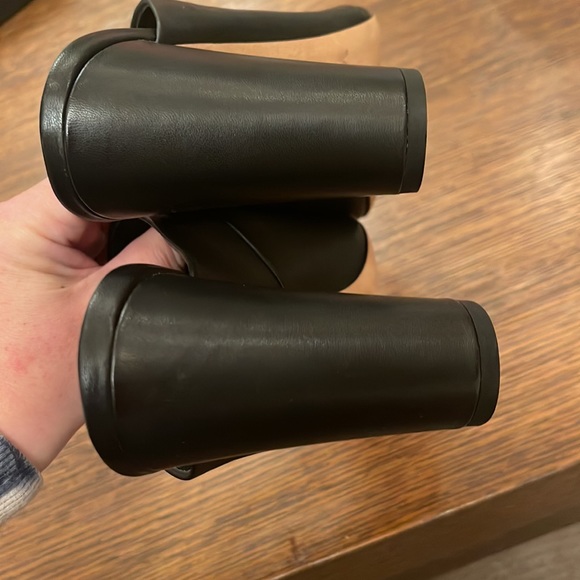 💕HP💕Vince heath cross strap sandal black leather - Picture 12 of 13